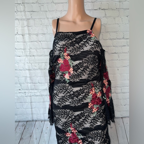 Venus Black, Red & Pink floral dress size 6 - Picture 2 of 16